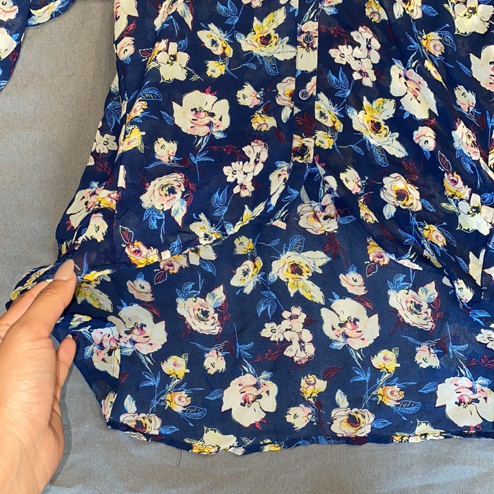 Mid low button down blouse - Picture 2 of 3